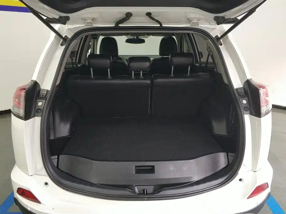 Toyota RAV4 Rongfang 2016 2.0L CVT 2WD Trend (China V) фото 4