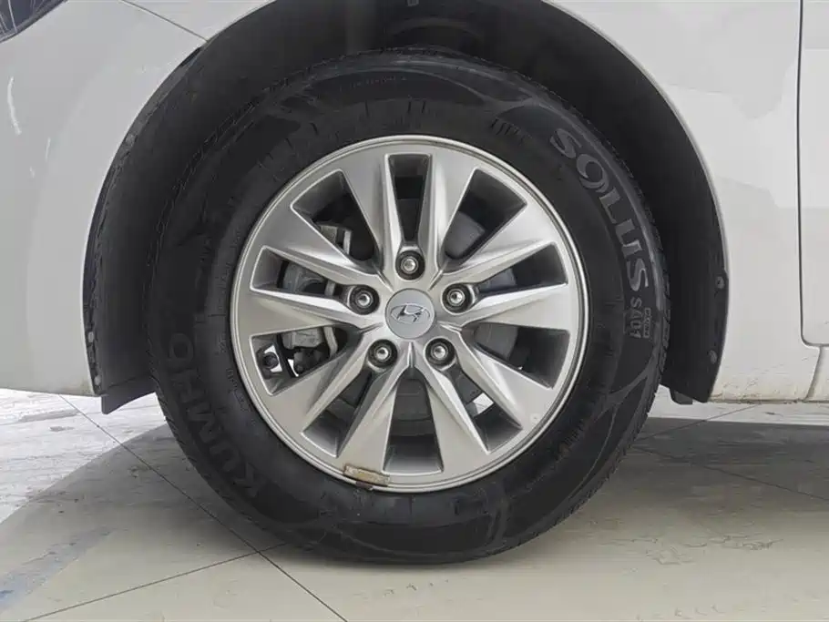 Hyundai Elantra 2020 1.6L Auto GL Pleasing Edition фото 6