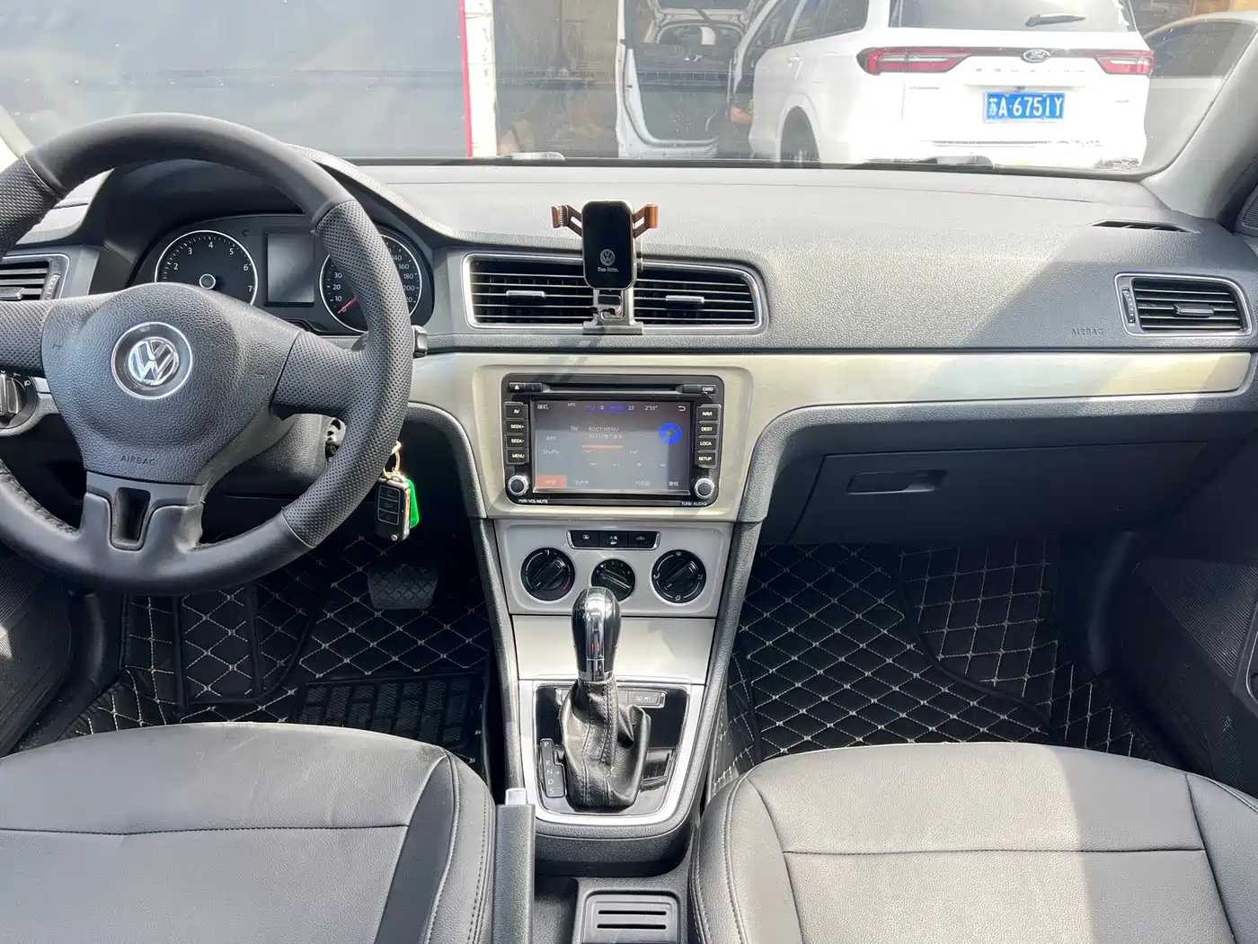 Volkswagen Lavida Tour 2013 1.6L Auto Luxury фото 17