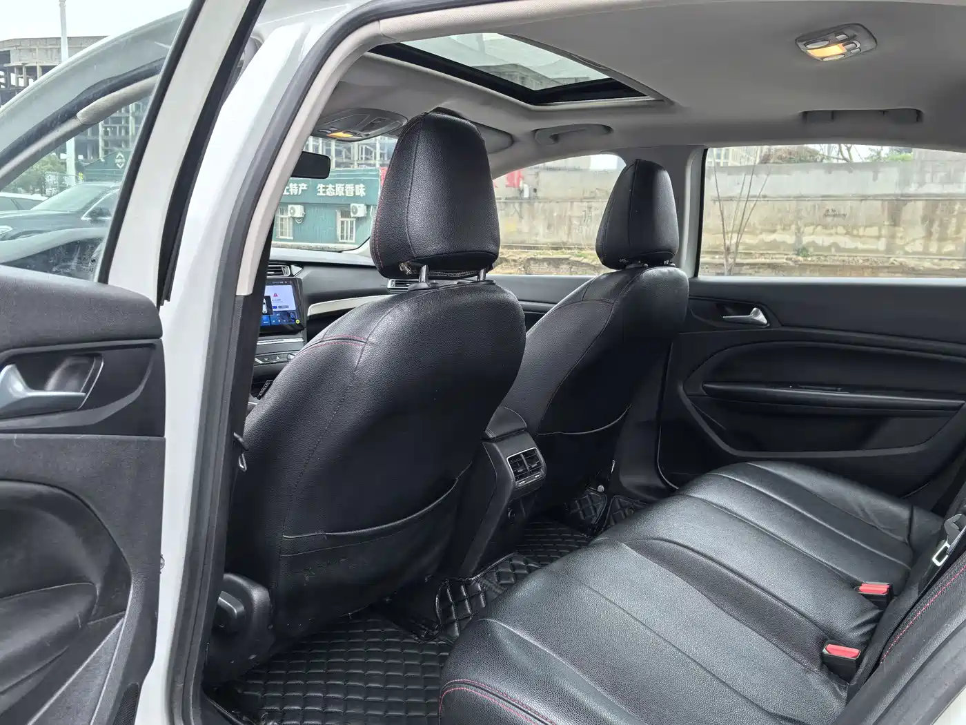 Peugeot 408 2016 1.6T Automatic Luxury Edition фото 9