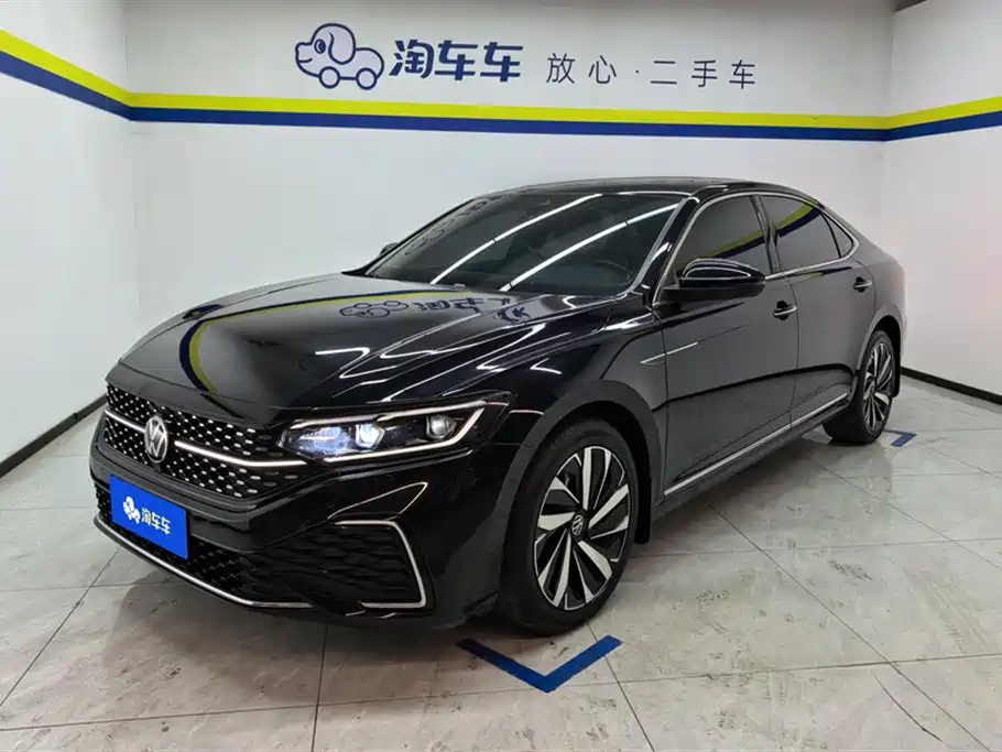 Volkswagen Passat 2022 330TSI Starlight Luxury Edition