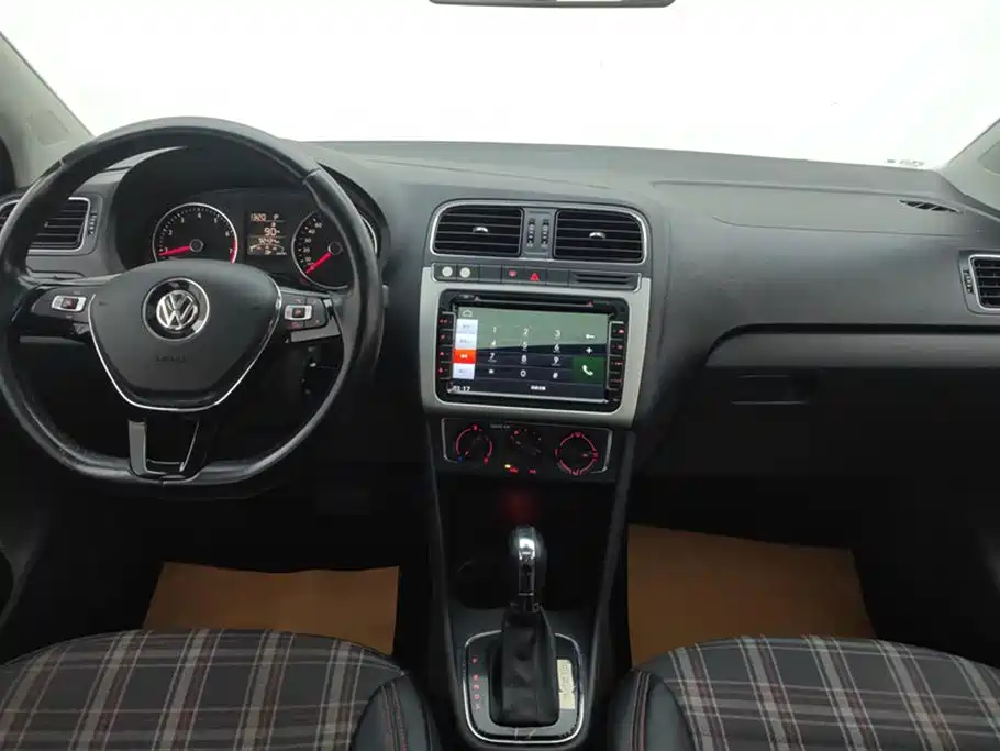 Volkswagen Polo 2016 1.6L Automatic Comfort фото 12