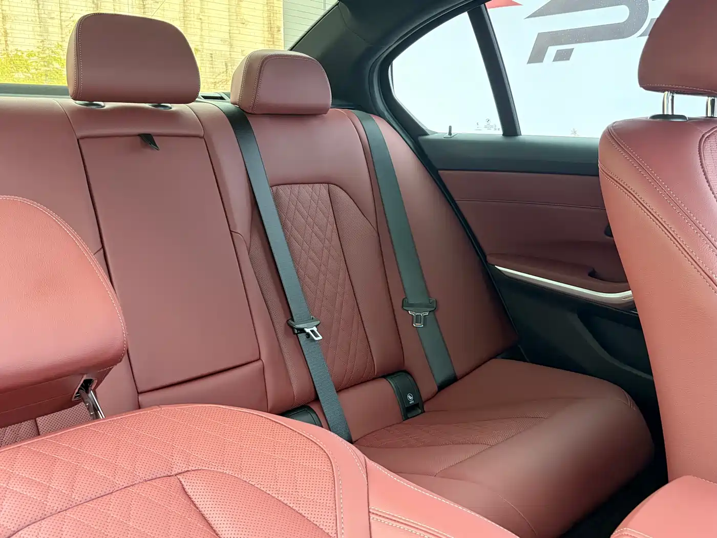 BMW 3 Series 2024 330i M Sport Shadowline Package фото 14