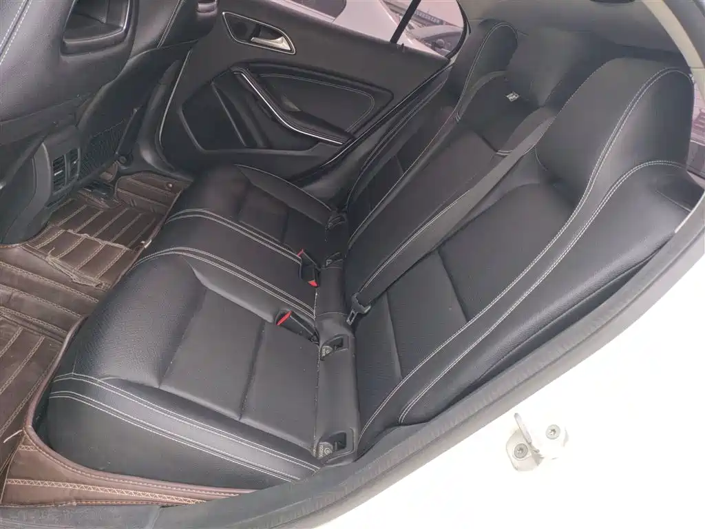 Mercedes-Benz GLA 2017 GLA 200 Dynamic фото 17