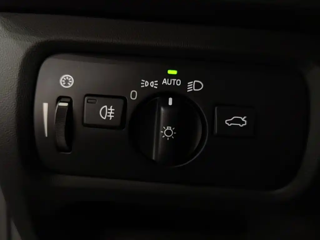 Volvo V40 2018 2018 T3 R-Design Edition