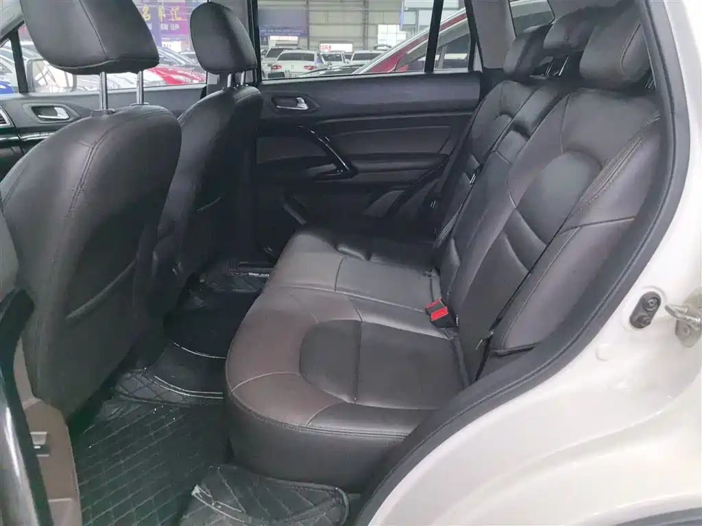 GAC Trumpchi Trumpchi GS4 2016 235T G-DCT Luxury Edition фото 17