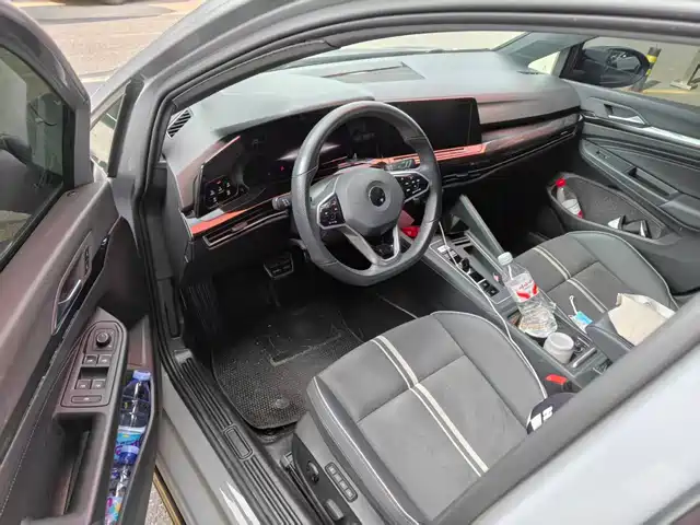 Volkswagen Golf 2023 280TSI DSG R-Line Lite — фото 3