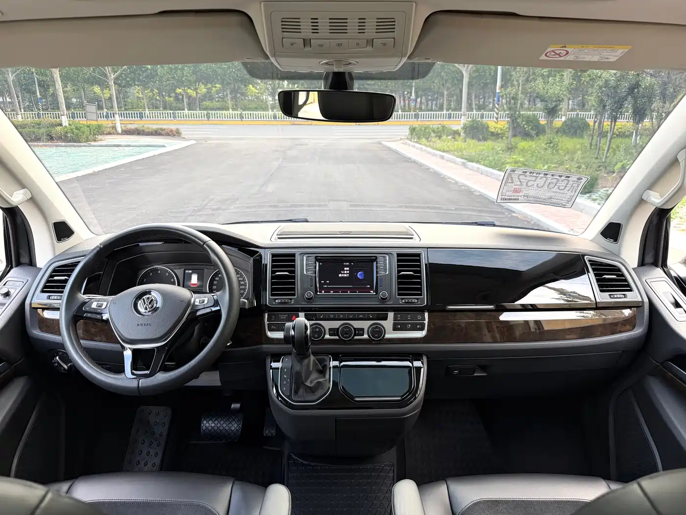 Volkswagen Multivan 2018 2.0TSI 4WD Explorer Edition 7-Seater фото 7