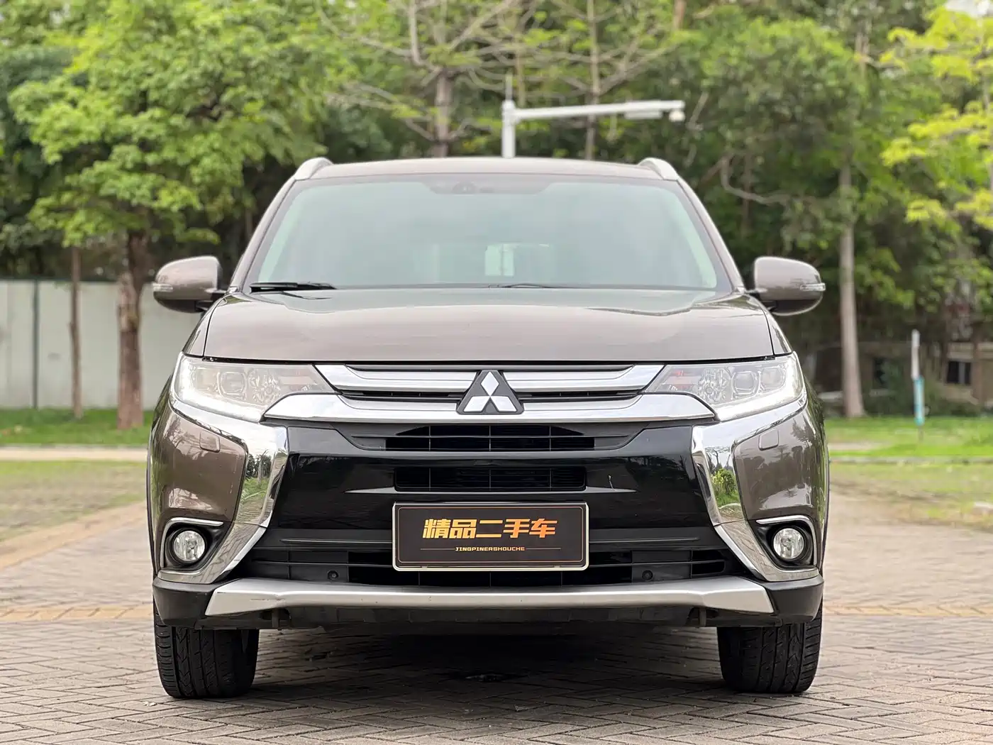 Mitsubishi Outlander 2016 2.4L 4WD Luxury Edition 7-seater фото 2