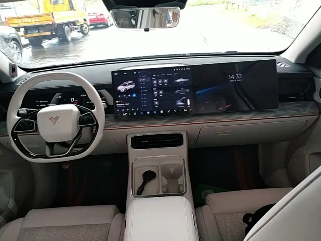 Nezha Auto Nezha L 2024 2024 Extended Range 310 Flash Charge Red Edition