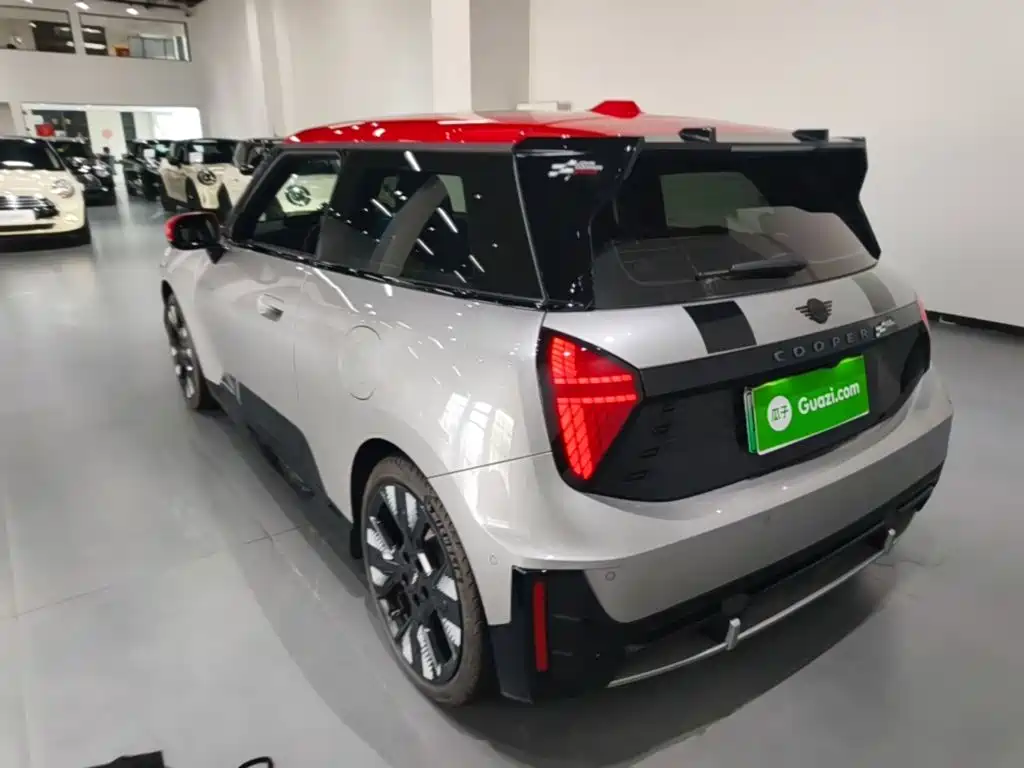 MINI Electric MINI JCW 2026 2025 Facelift JOHN COOPER WORKS