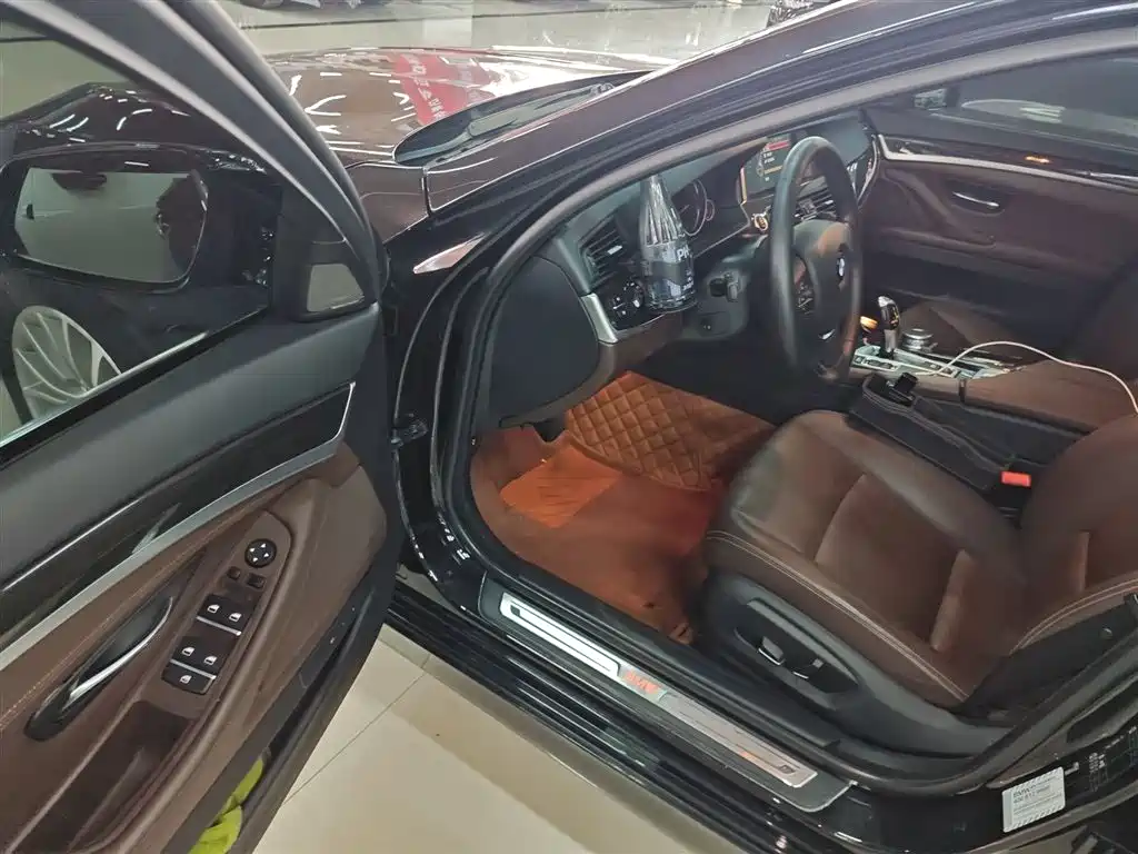 BMW 5 Series 2017 525Li Luxury Design Package фото 12