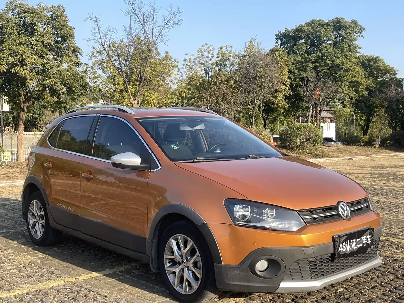 Volkswagen Polo 2016 1.6L Cross Polo Automatic фото 3