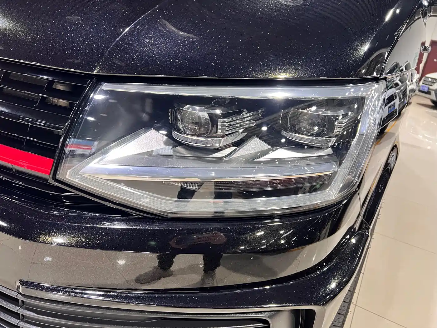 Volkswagen Multivan 2019 2.0TSI 4WD Premium 7-seater фото 3