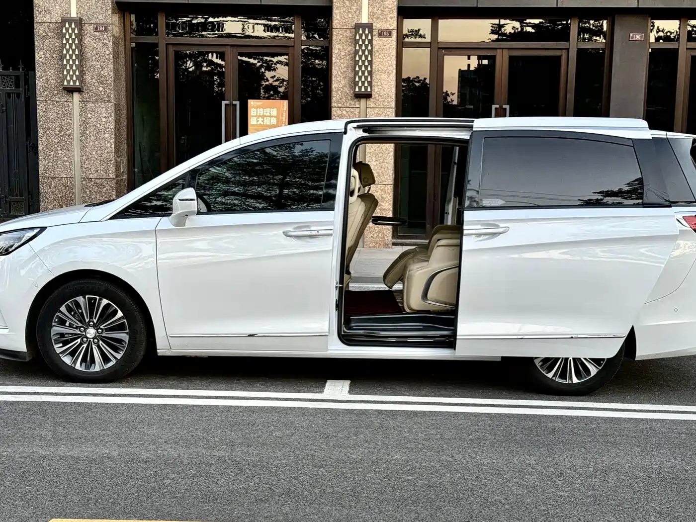 Buick GL8 2022 ES Landmark 653T Luxury фото 19