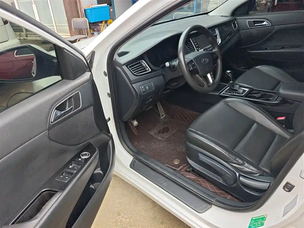 Hyundai Mistra 2016 1.8L Automatic Smart GLS фото 16