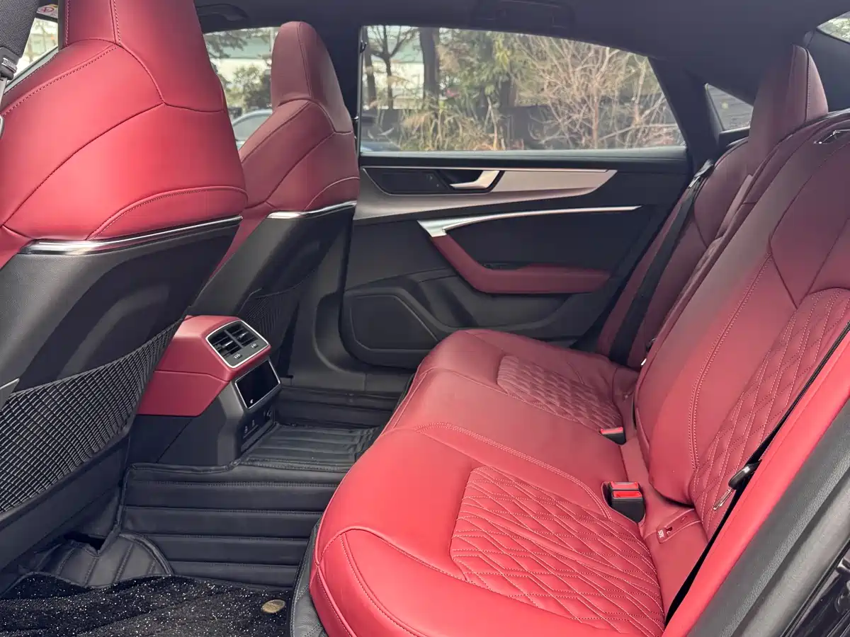 Audi A7L 2024 45 TFSI quattro S-line Black Warrior Edition фото 5
