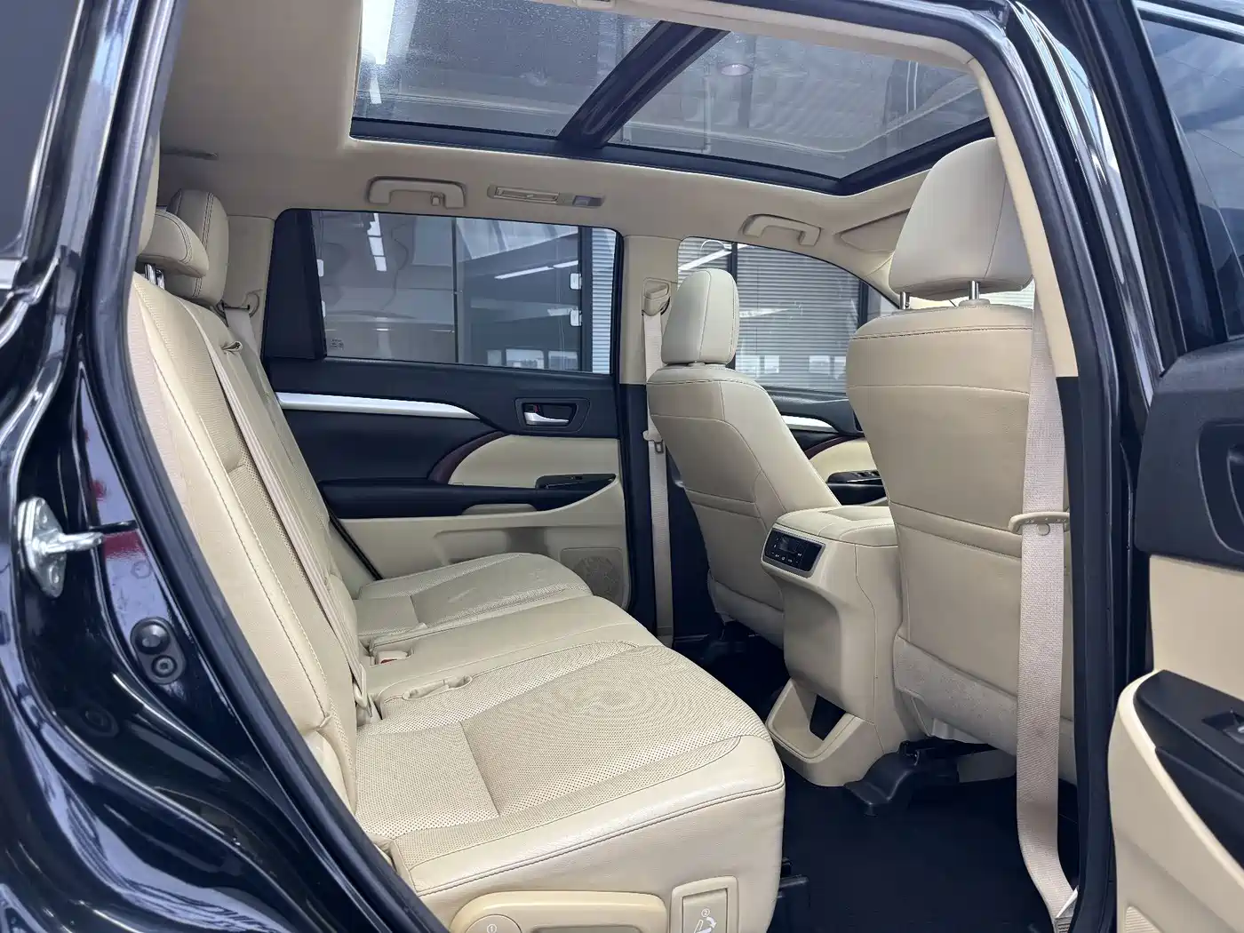 Photo 17 - Toyota Highlander
