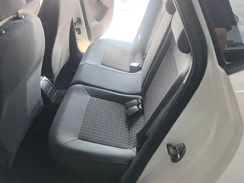 Volkswagen Polo 2014 1.6L Automatic Comfort Edition фото 17