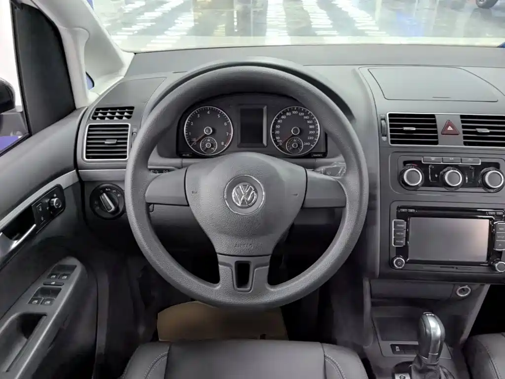 Volkswagen Touran 2015 2014 1.4T DSG 30th Anniversary Edition