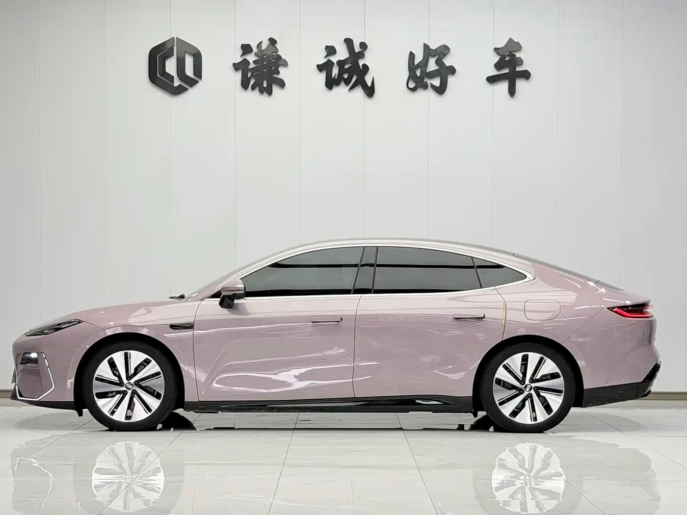 Geely Galaxy Galaxy E8 2024 2024 665km RWD Starship Voyager Edition