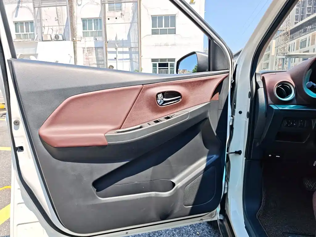 Venucia M50V 2017 2017 1.6L XL CVT Luxury