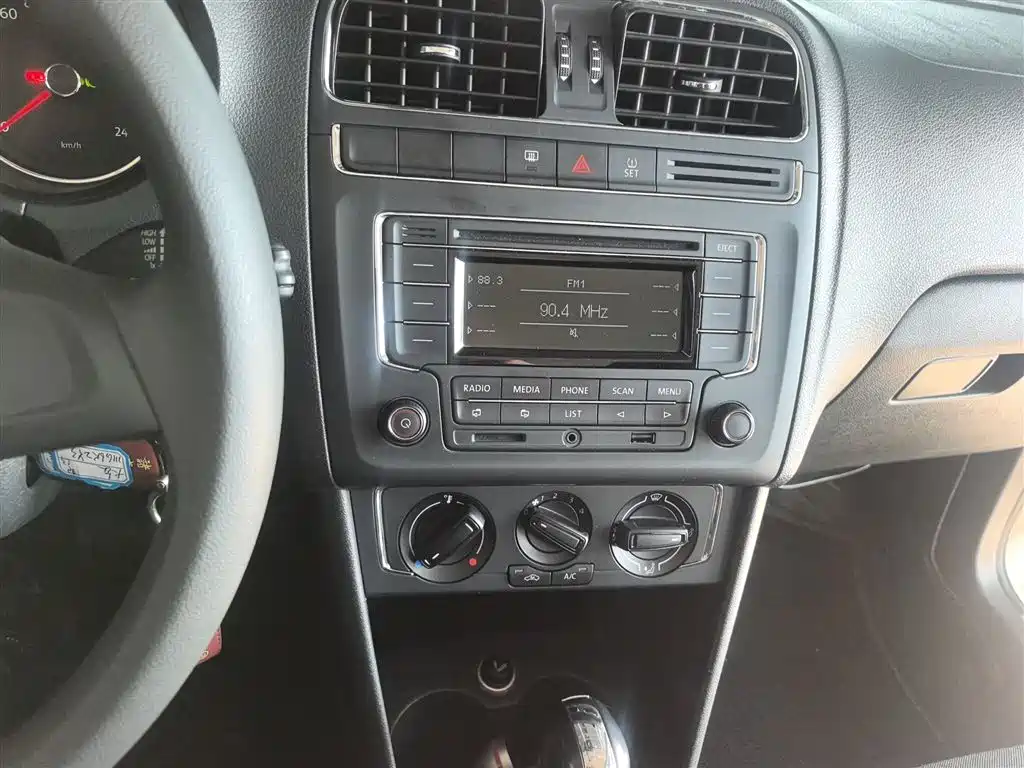 Volkswagen Polo 2014 1.6L Automatic Comfort Edition фото 13