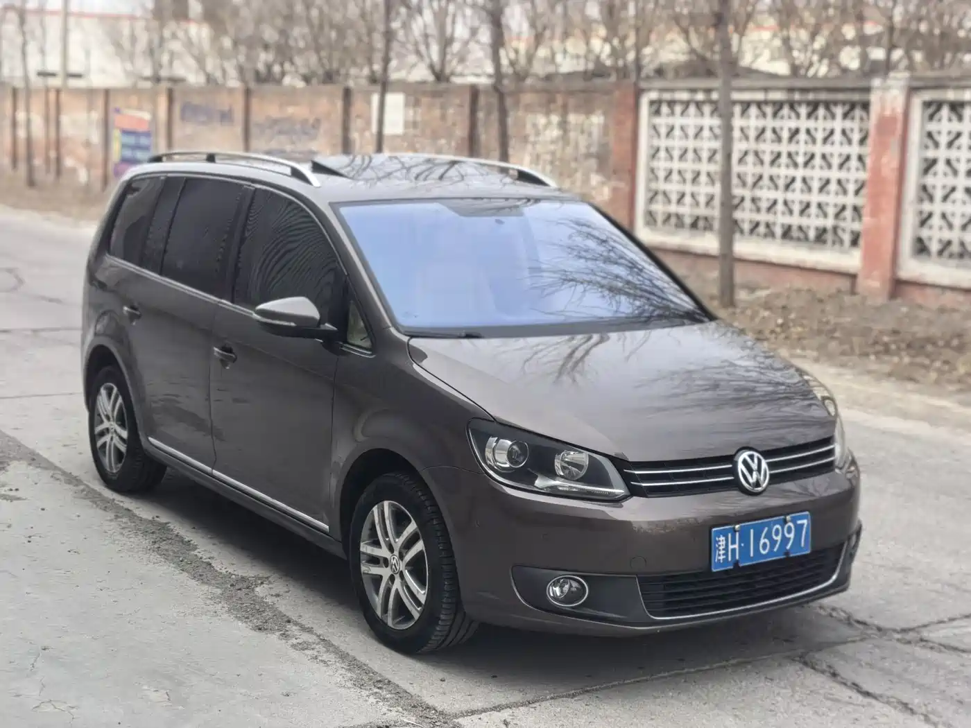 Volkswagen Touran 2011 1.4T DSG Intelligent Elite 5-seater фото 3