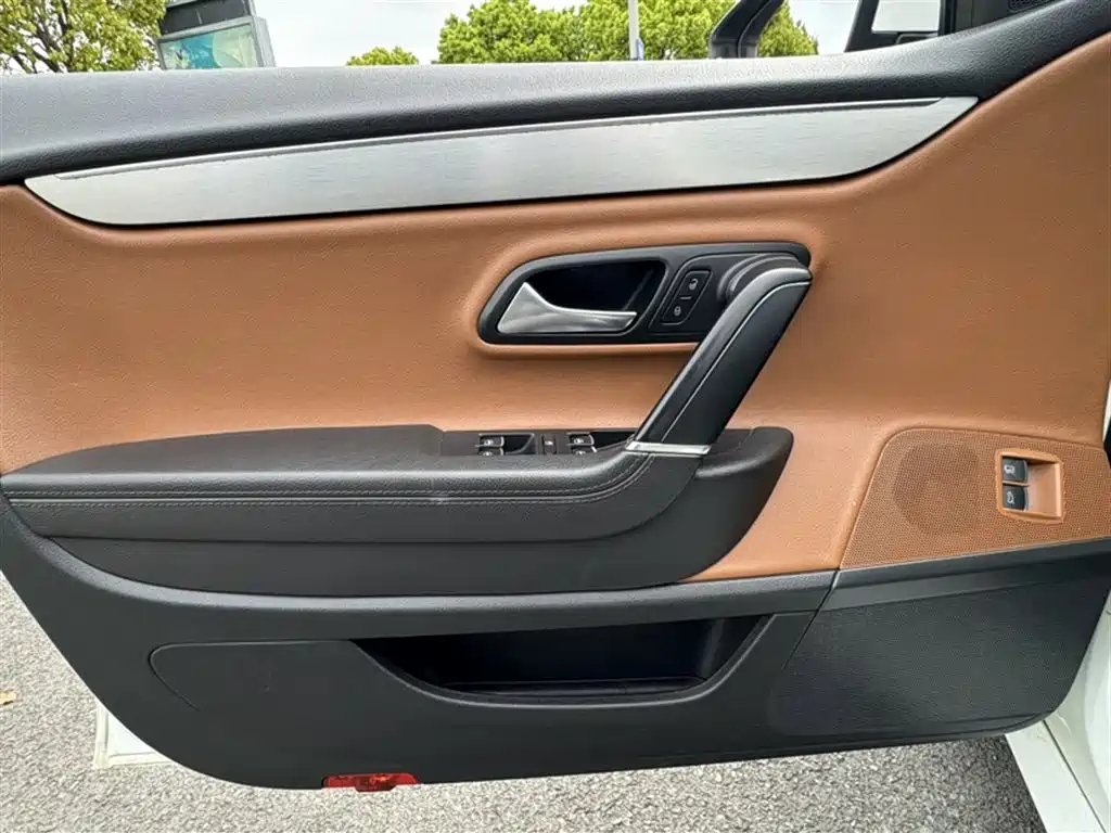 Volkswagen FAW-Volkswagen CC 2016 Model 1.8TSI Luxury фото 3