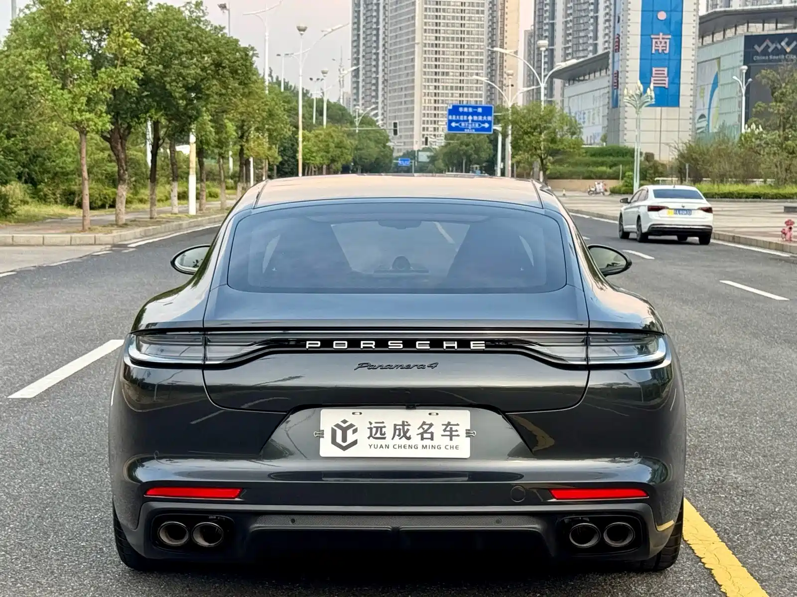 Фото 6 - Porsche Panamera