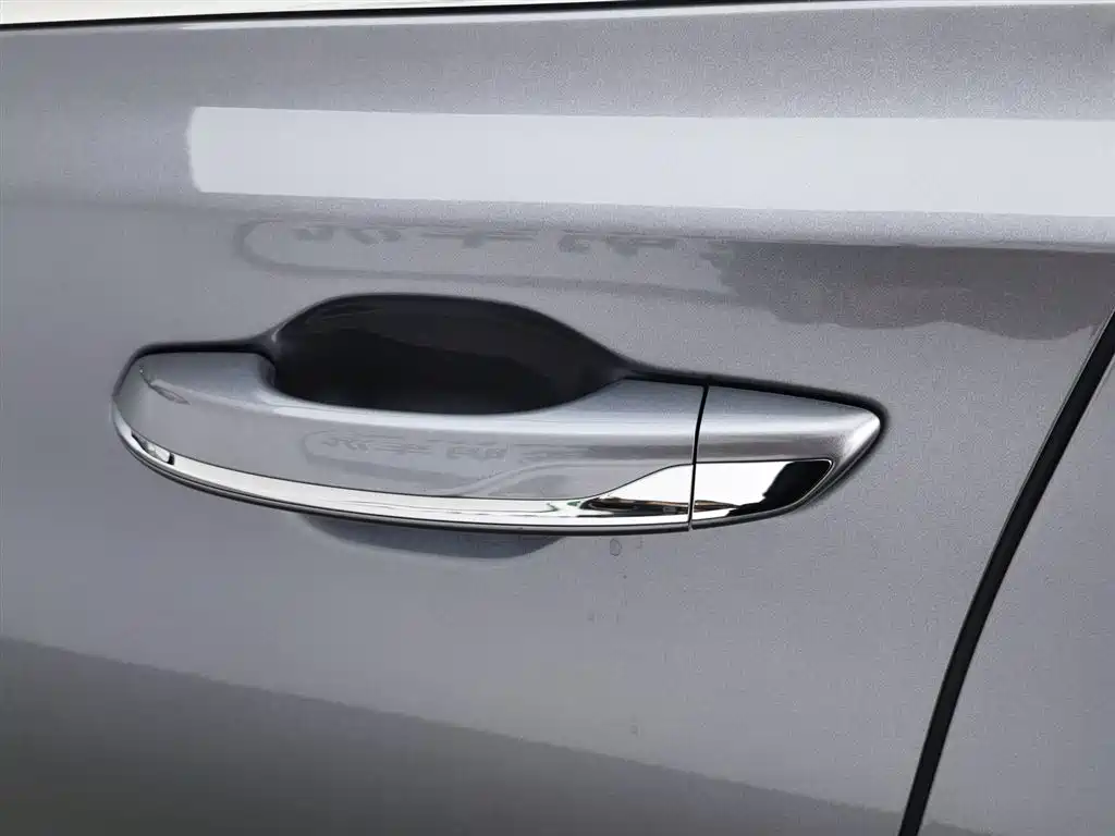Hongqi H5 PHEV 2025 170 Super Hybrid Edition фото 18