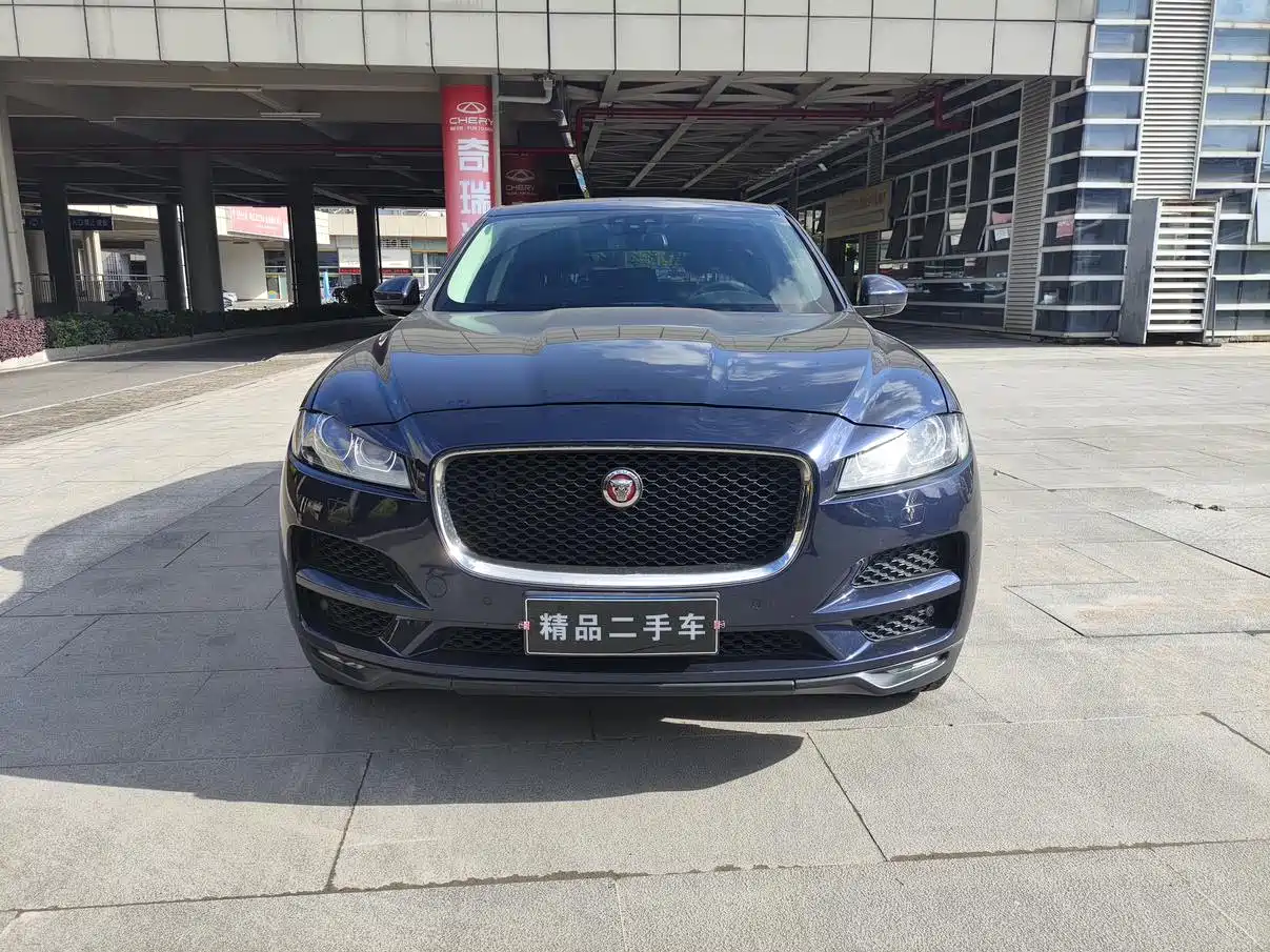 Фото 3 - Jaguar F-PACE