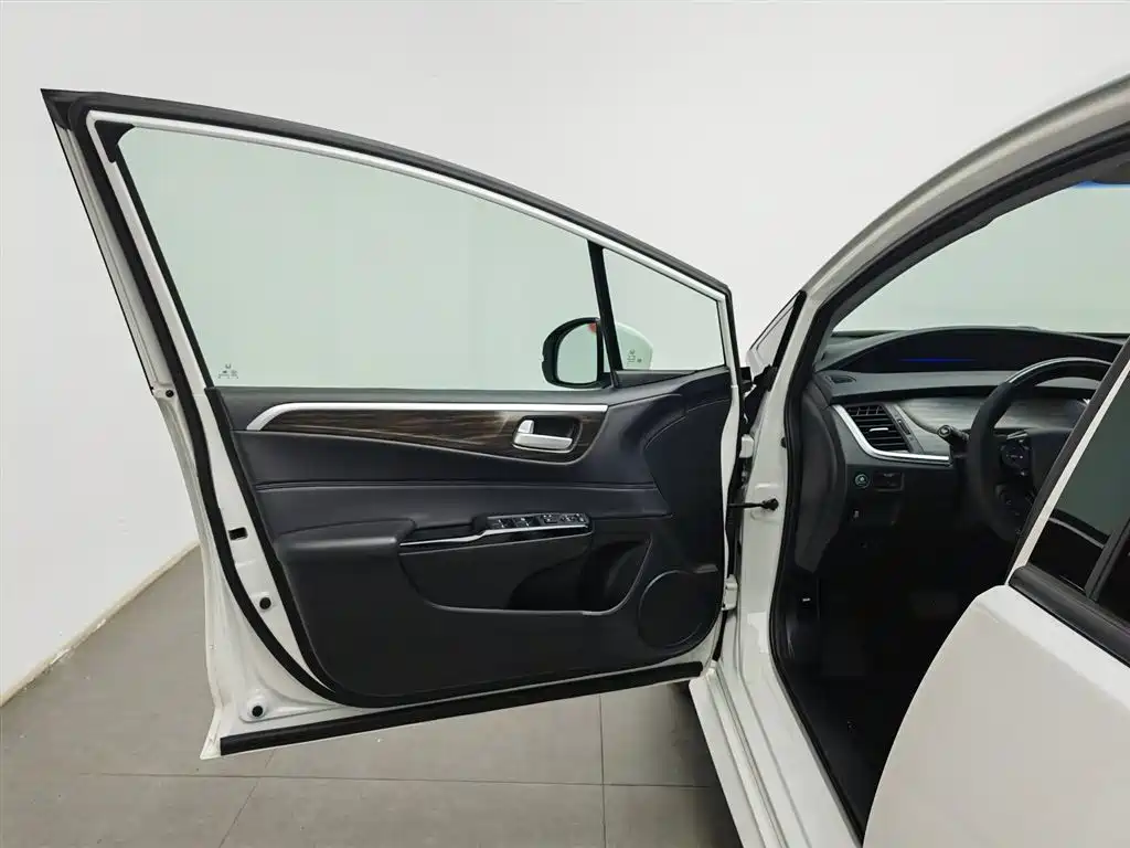 Honda Jade 2017 210TURBO CVT Luxury Edition 5-seater фото 8