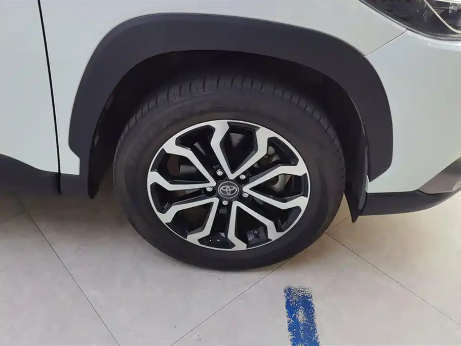 Toyota Frontlander 2023 2.0L CVT Luxury Edition фото 6