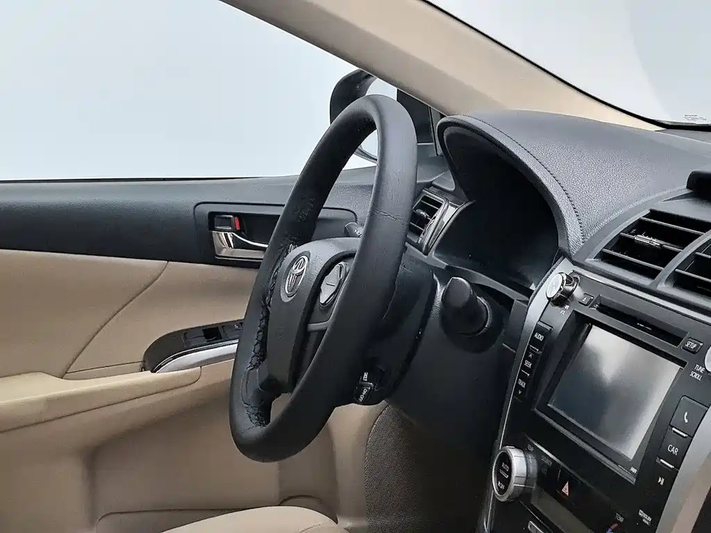 Фото 22 - Toyota Camry