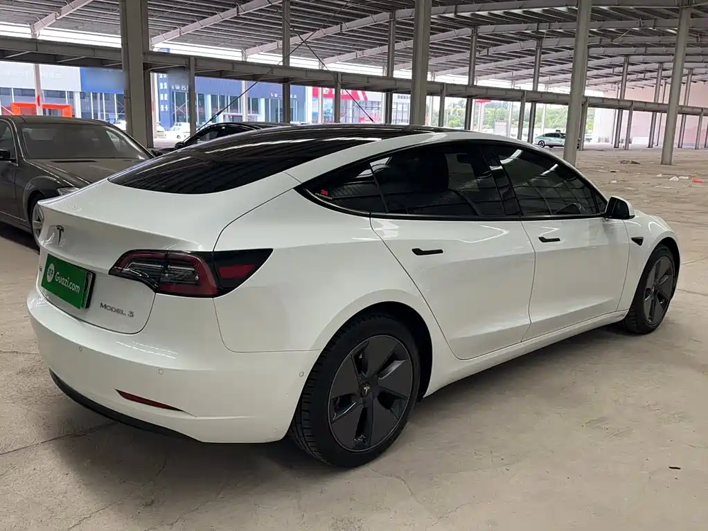 Фото 11 - Tesla Model 3