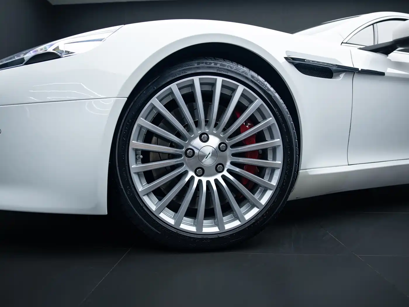 Фото 38 - Aston Martin Rapide