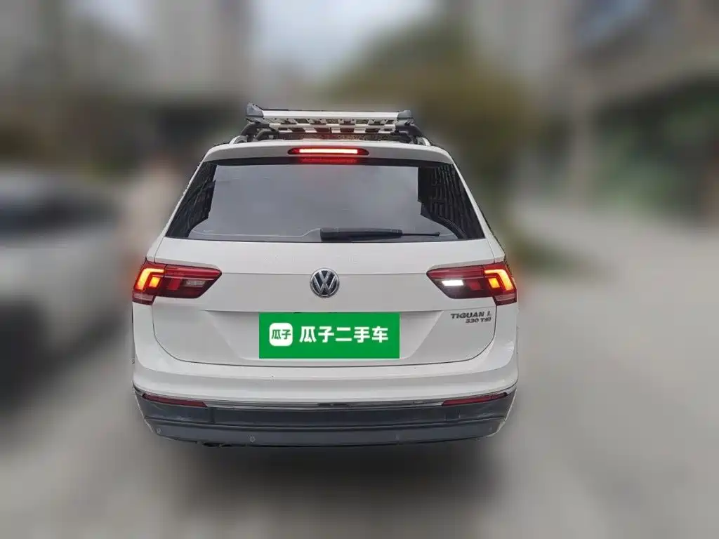 Photo 7 - Volkswagen Tiguan L