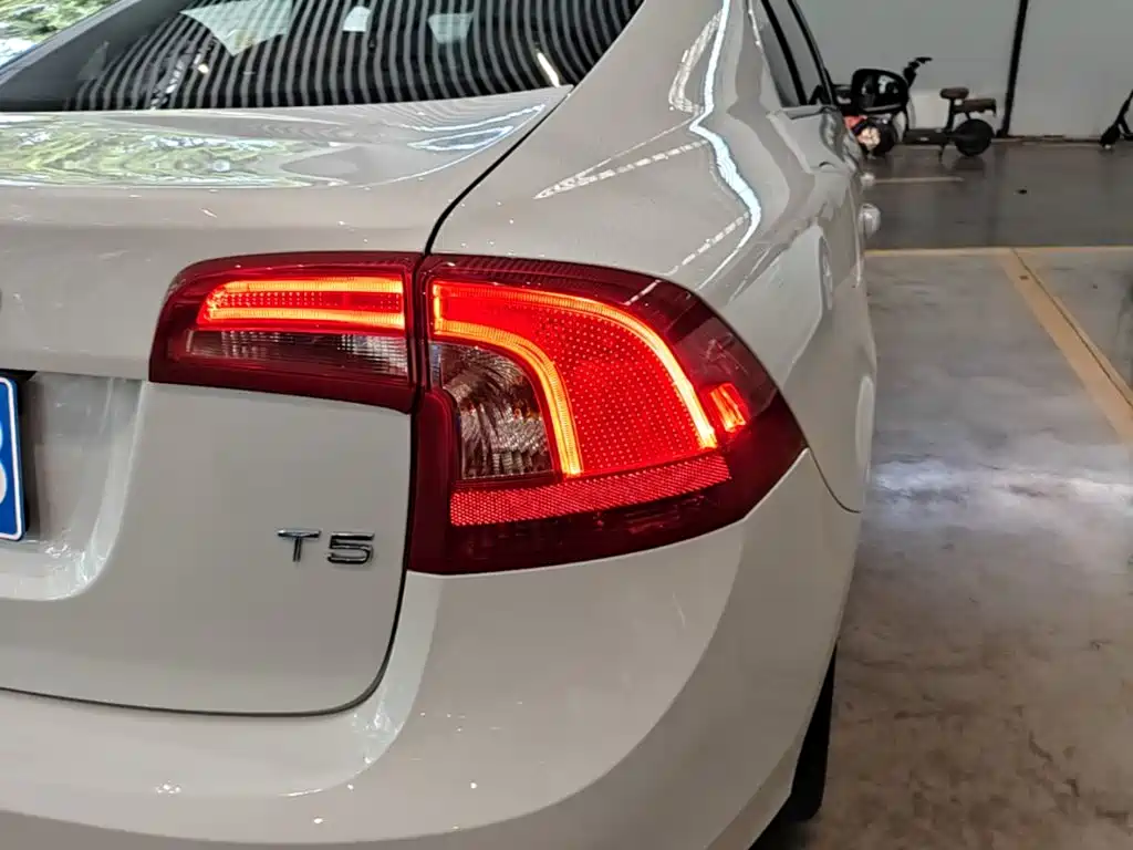 Photo 8 - Volvo S60