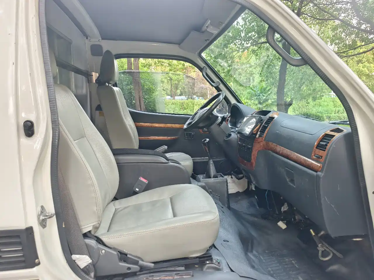 Golden Dragon Hiace 2020 2019 Model 2.0L Petrol Version Long Wheelbase High Roof V20