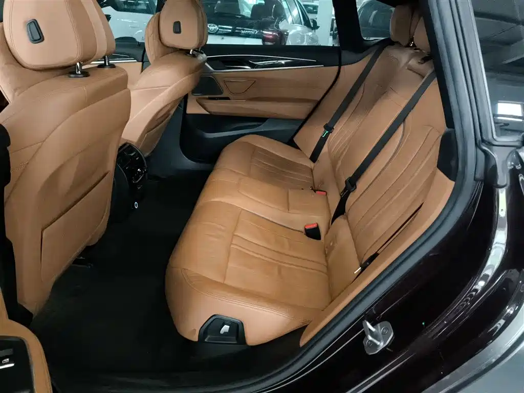 BMW 6 Series GT 2018 630i M Sport Package фото 13