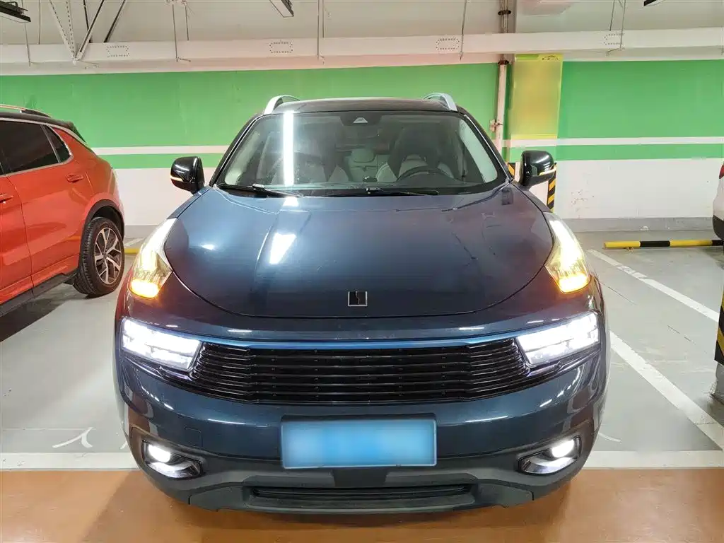 Lynk & Co 01 2017 2.0T 2WD Pro Shine Edition фото 3
