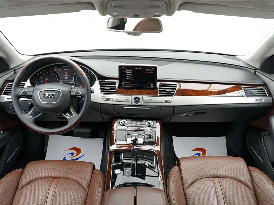 Фото 28 - Audi A8