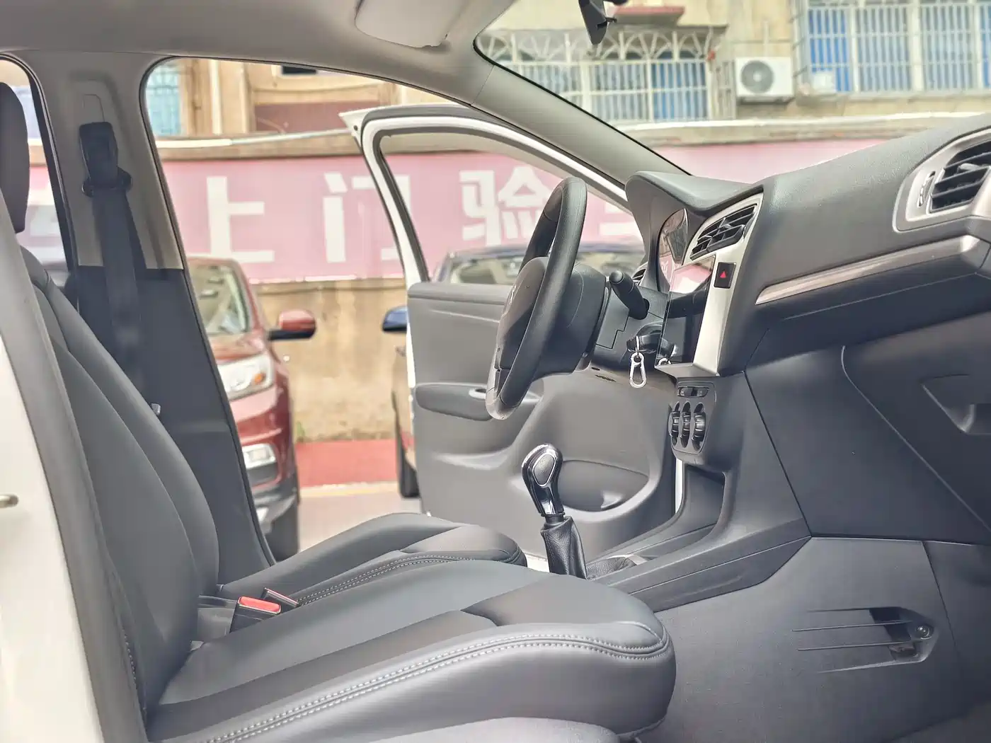Peugeot 301 2014 2014 1.6L Manual Comfort Edition