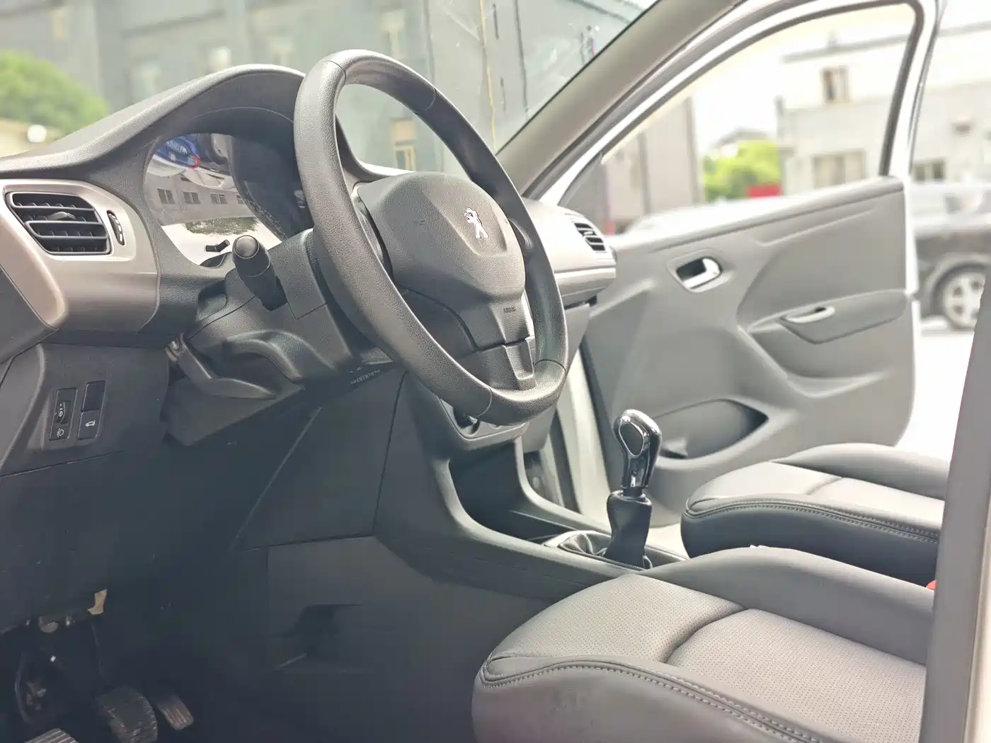 Peugeot 301 2014 2014 1.6L Manual Comfort Edition
