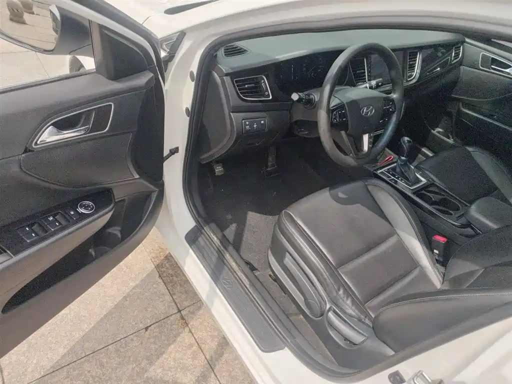 Hyundai Mistra 2014 1.8L Auto Smart GLS фото 16