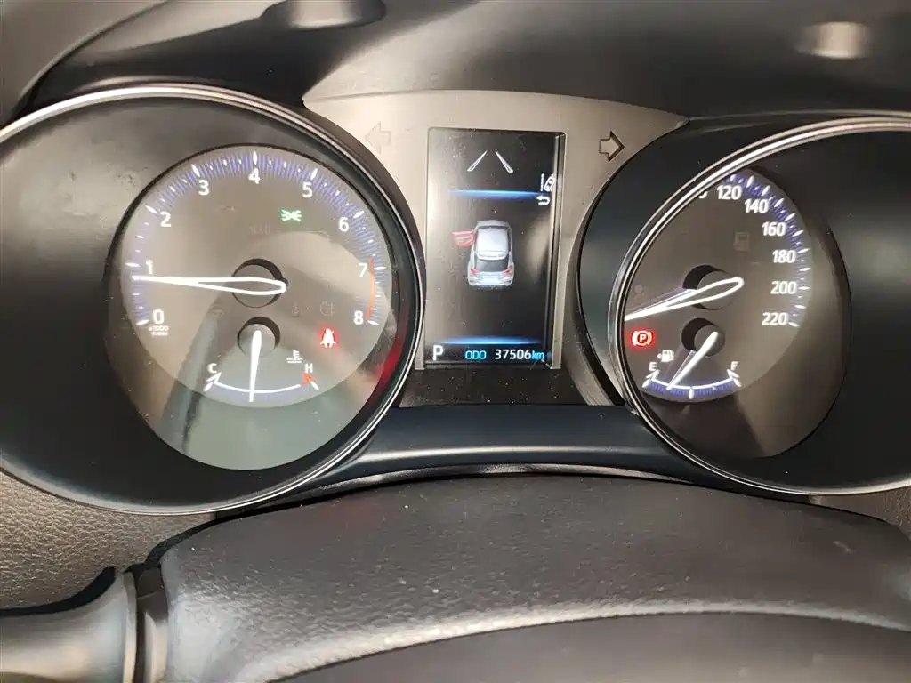 Toyota IZOA 2021 2.0L Yixiang Edition фото 12