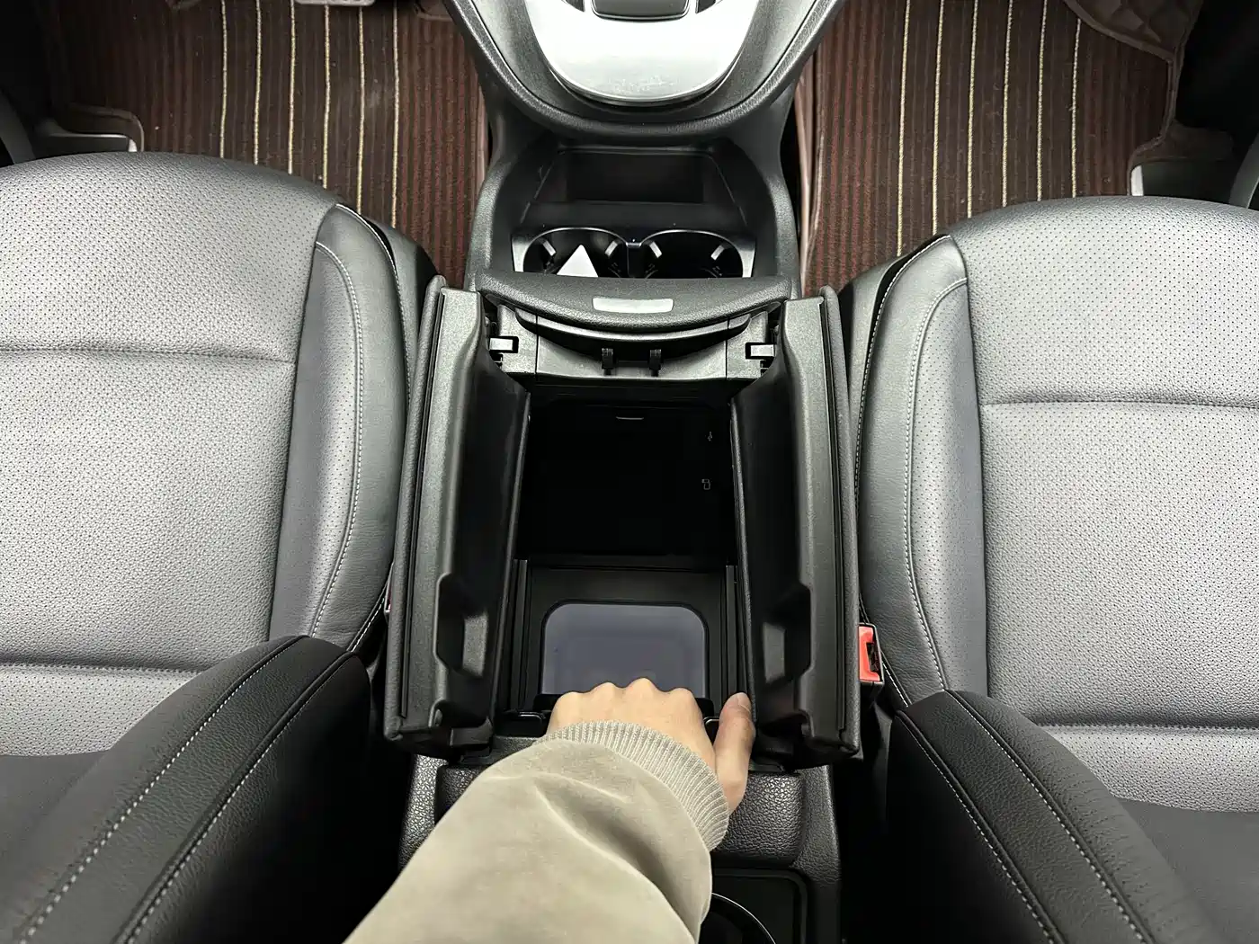 MERCEDES-BENZ V CLASS