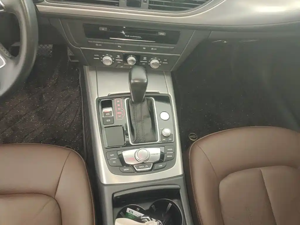 Фото 14 - Audi A6L