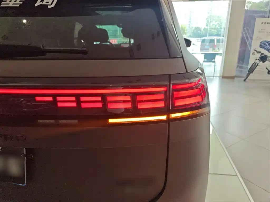 Volkswagen Teramont 2025 Teramont Pro 450TSI 4WD Summit Edition фото 8